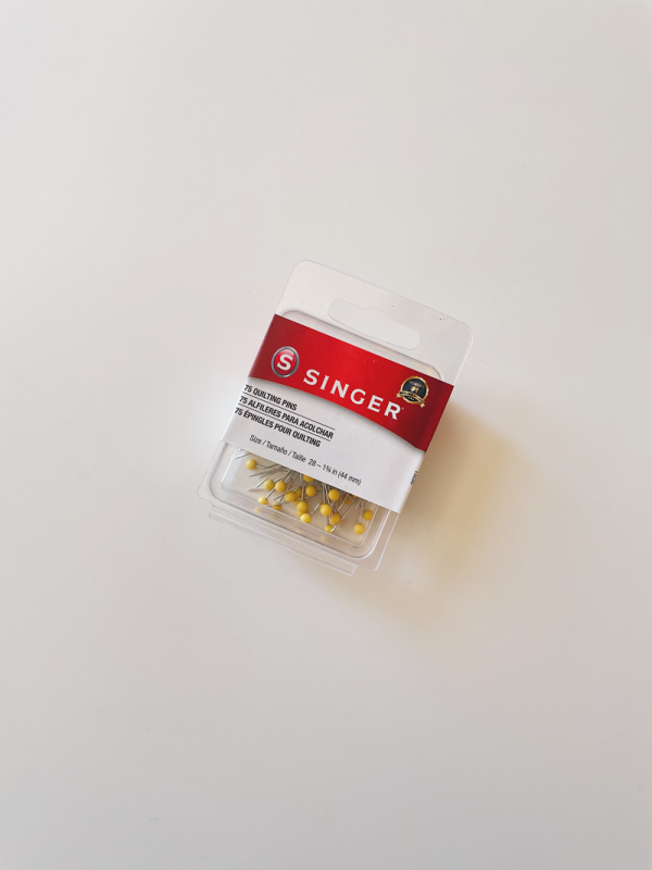Alfileres con cabeza amarilla